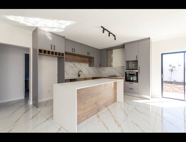 3 BEDROOM APARTMENT FOR SALE IN SANDOWN